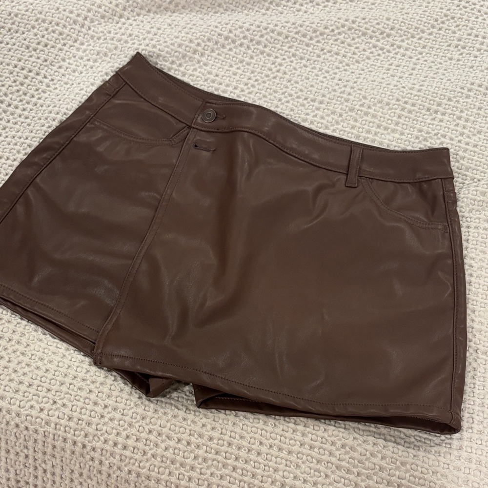 NWOT Celebrity Pink Brown Faux Leather Skorts